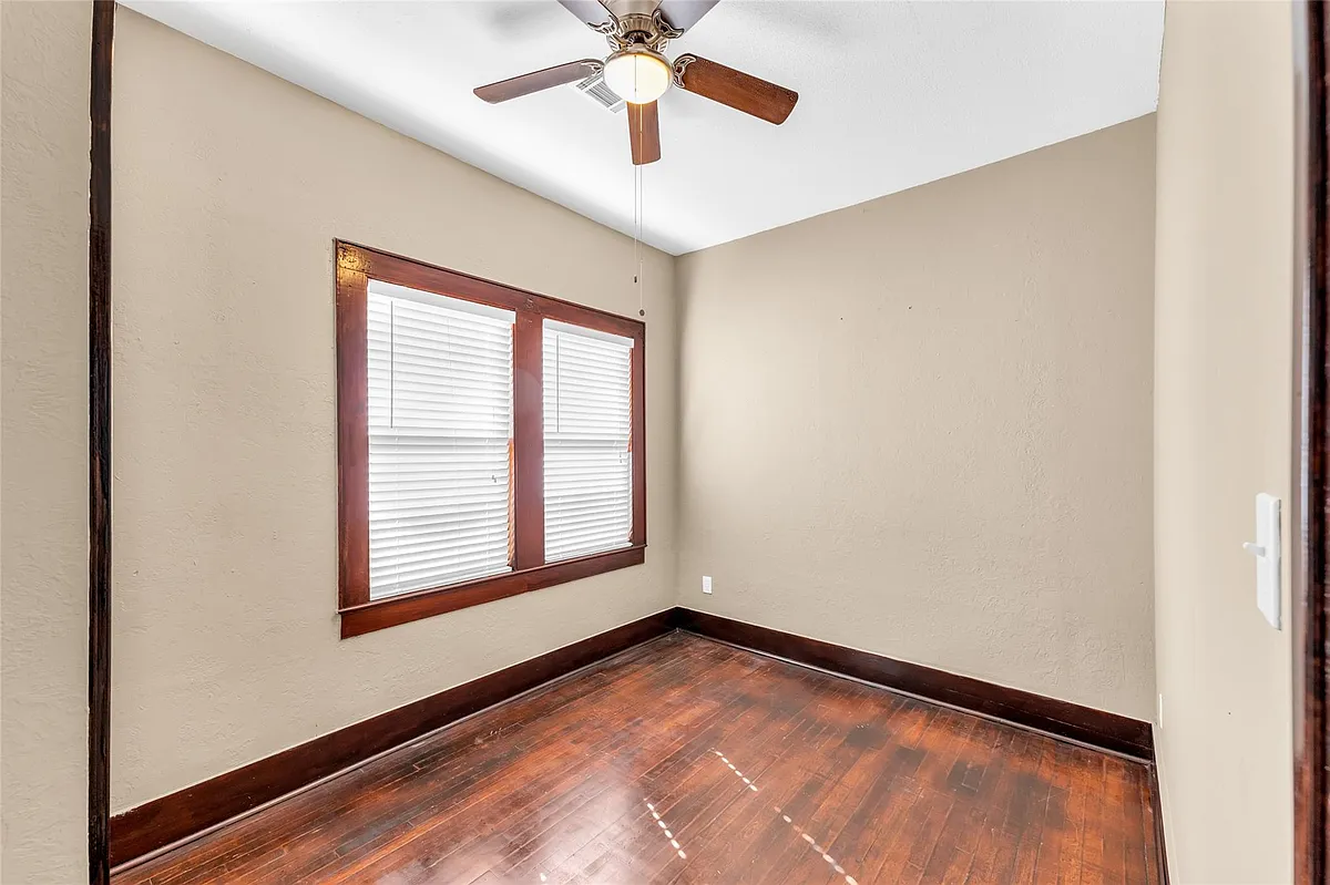 Building Photo - 3010 Avenue Q #3