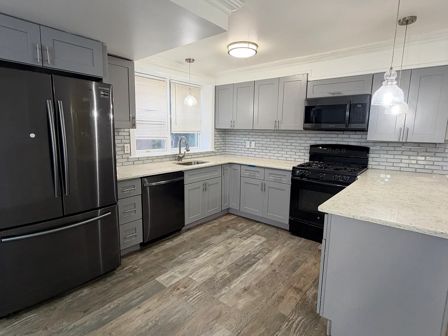 Crescent Pl, Yonkers — Photo 1