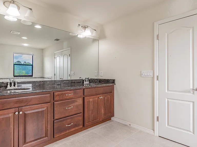 11027 Tahiti Isle Ln — Photo 53