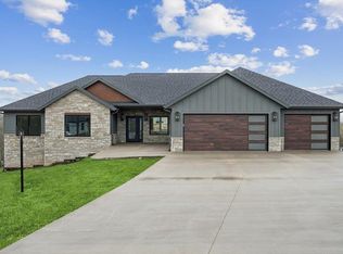 14435 Mill Ridge Rd, Dubuque, IA 52002