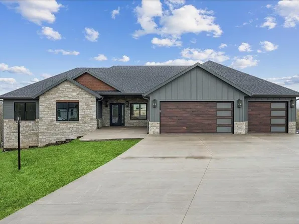 14435 Mill Ridge Rd, Dubuque, IA 52002