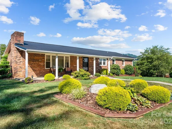 45 Strawberry Ln, Clyde, NC 28721