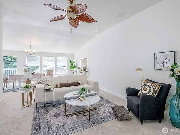 4th image of 8421 274th Avenue E