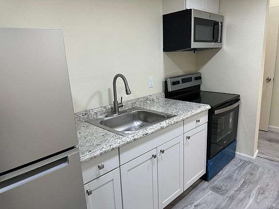 2nd image of 1215 E St #B