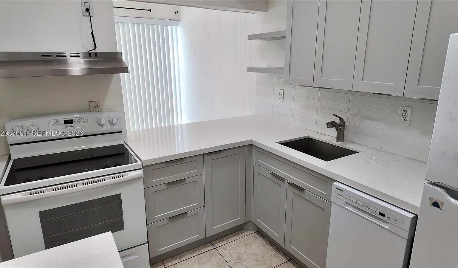 Avila Condo — Photo 2