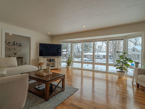 5th image of 1008 N Roeske Trl
