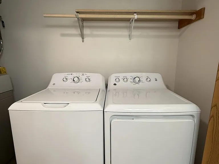 1516 Vogt Dr — Photo 15