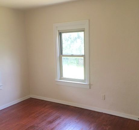 3rd image of 619 S Central Ave