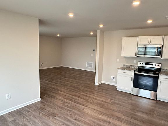 4th image of 155 Dillon St