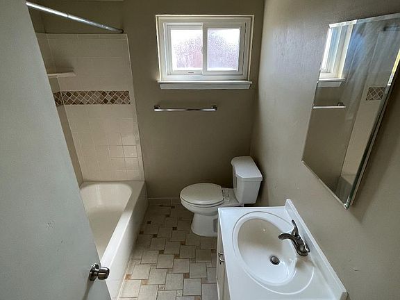 4th image of 26280 Pinehurst St