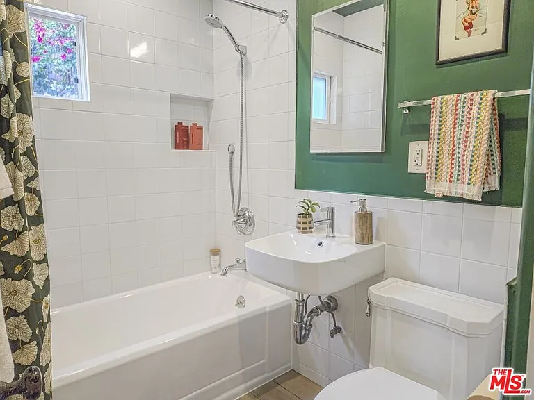 2049 Lake Shore Ave — Photo 16