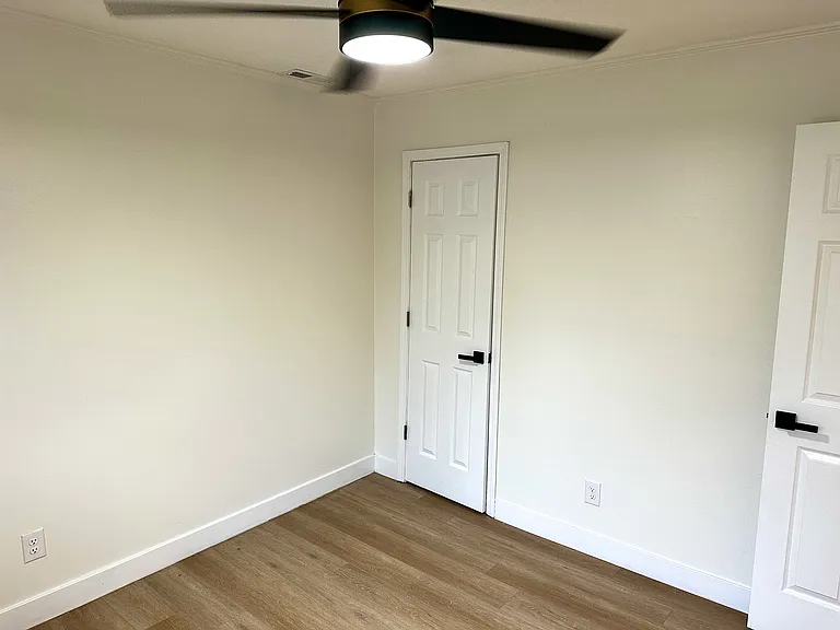 1450 Academy St — Photo 20