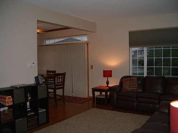 3rd image of 8432 Stratford Dr