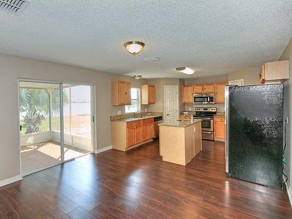 3rd image of 12747 Lake Vista Dr