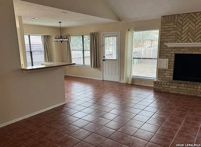 3 bed, 2.0 bath, 1385 sqft, $1,675 — Photo 2