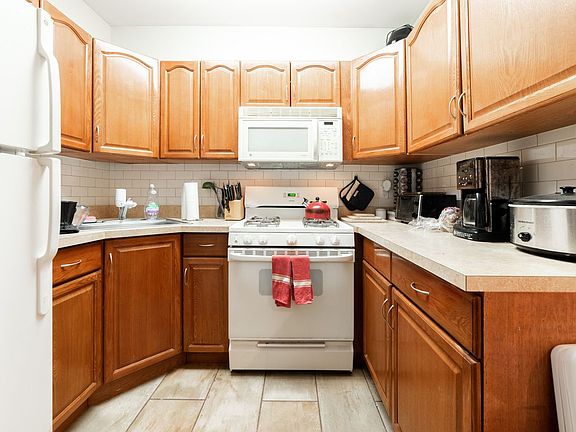 2nd image of 1100 Putnam Ave #2C