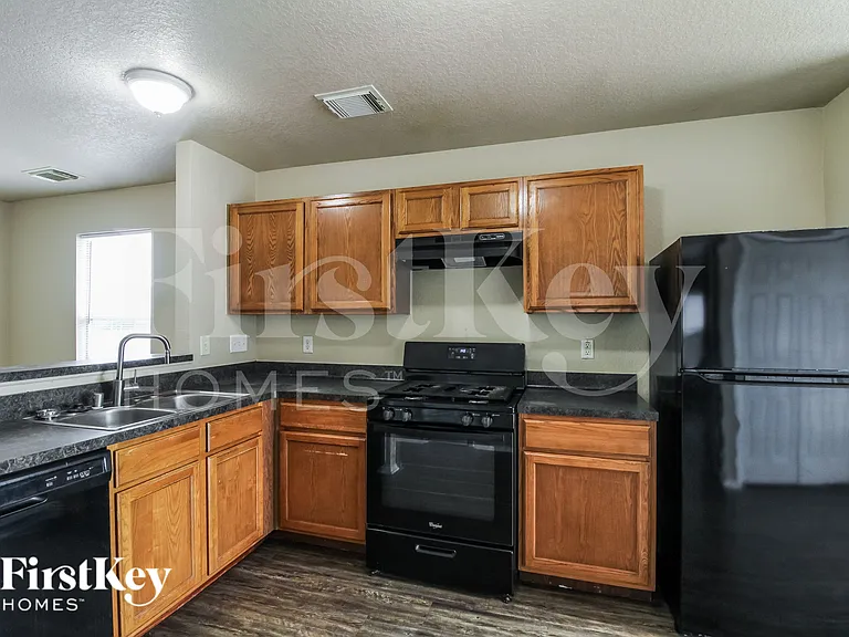1661 Nichole Woods Dr — Photo 7
