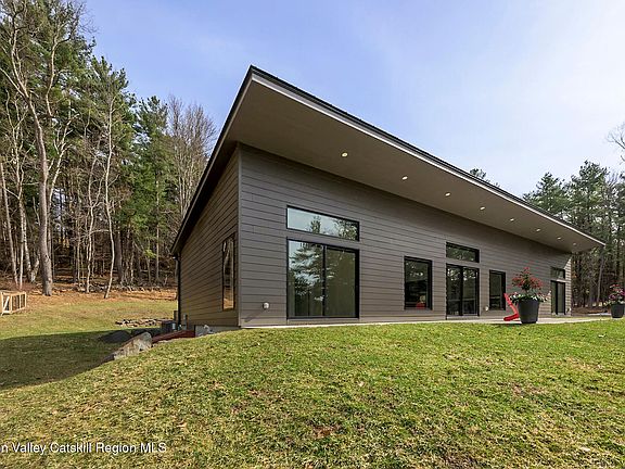 5th image of 501 Birch Street