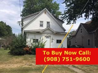 916 W 3rd Ave #1, Monmouth, IL 61462