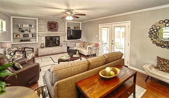 5th image of 1085 Johnson Woods Dr