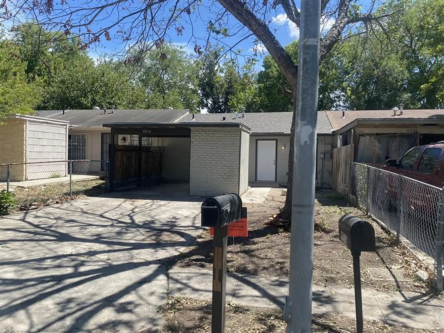 3/1 Townhouse with covered parking — Photo 1