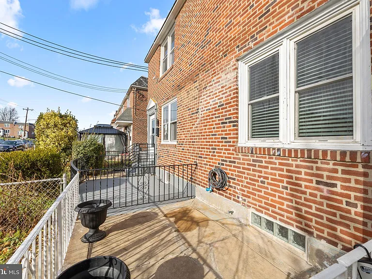 1451 W End Dr — Photo 3
