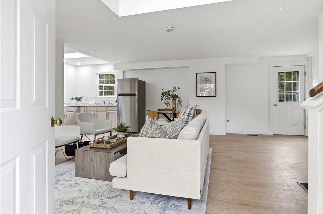 1 bed, 1.0 bath, 1135 sqft, $2,400 — Photo 4