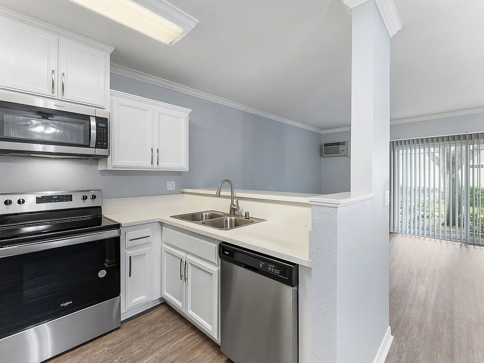 Summer Crest Apartments