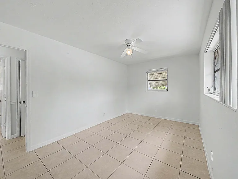 301 SE 21st Ave — Photo 4