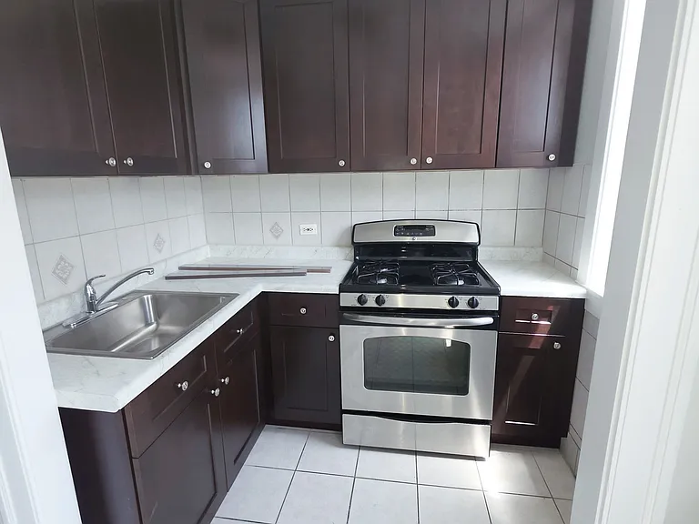 7400 N Ashland Blvd #2 — Photo 1