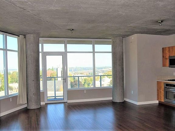 Balcony/Dining Area