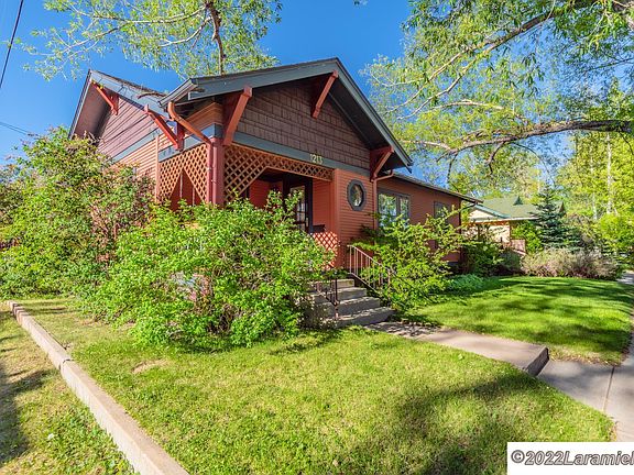 3rd image of 1213 E Custer St