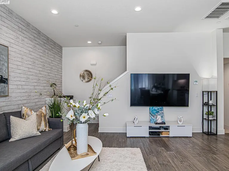 256 Element Rd — Photo 3