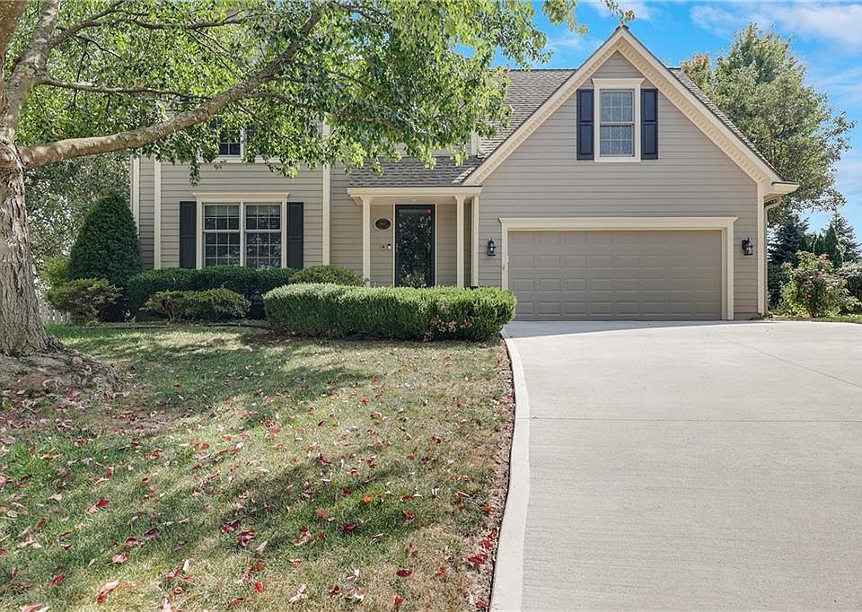 1st image of 1800 NE Waterfield Village Ct