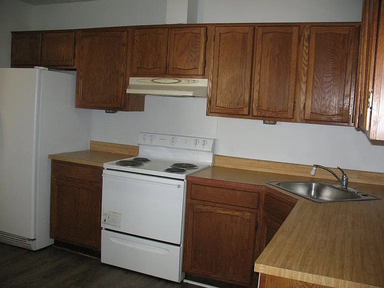 270 Albert Ct — Photo 6