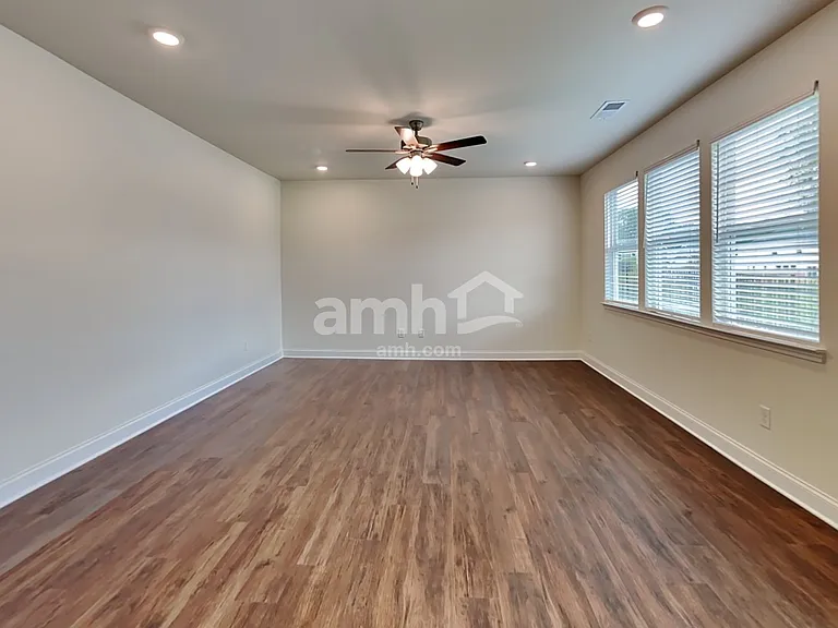 868 Carnaby Ln — Photo 7
