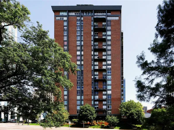 200 S Brentwood Blvd APT 19F, Saint Louis, MO 63105