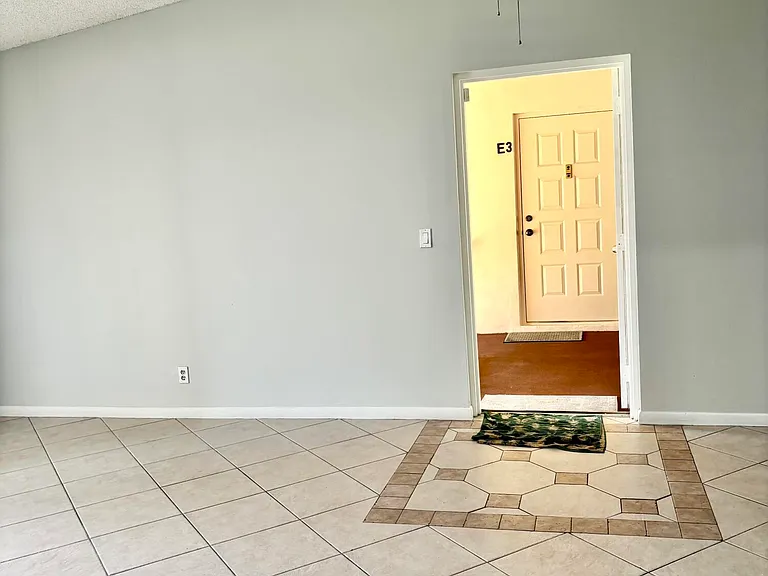 201 Foxtail Dr #H3 — Photo 5