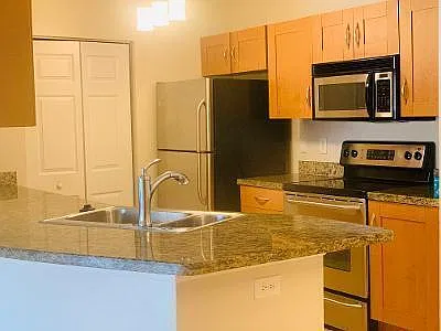 3 bed, 2.0 bath, 1296 sqft, $3,000 — Photo 3