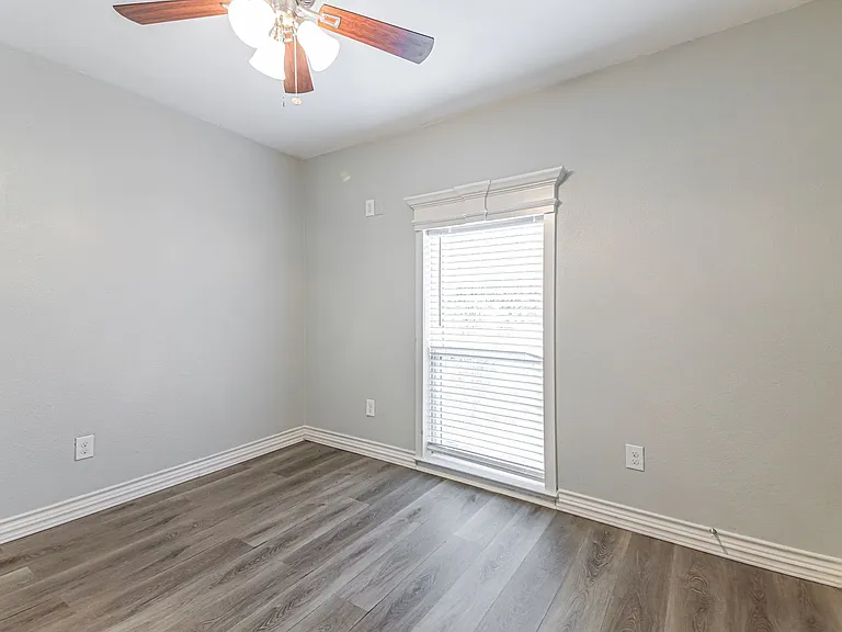 401 Kathy Ln — Photo 11