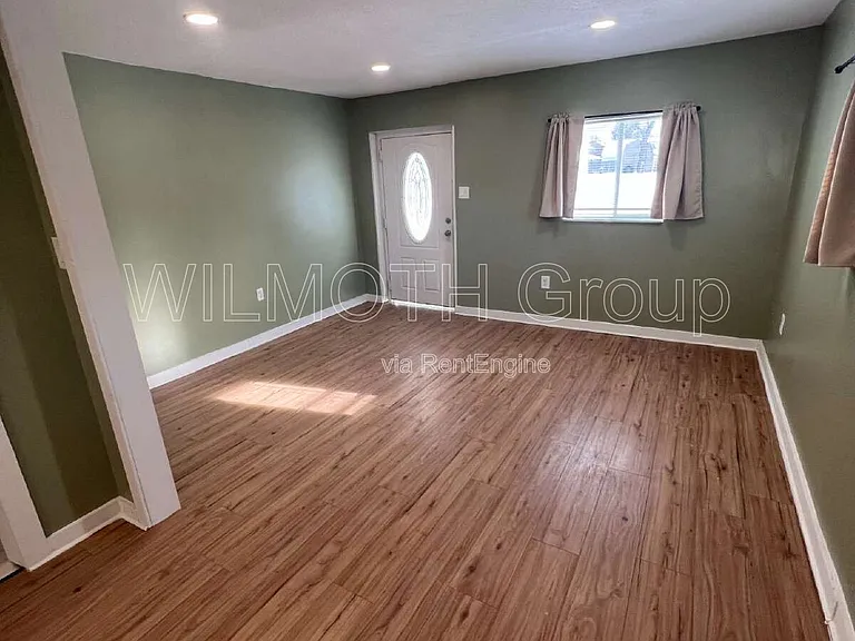 2530 N Temple Ave — Photo 3