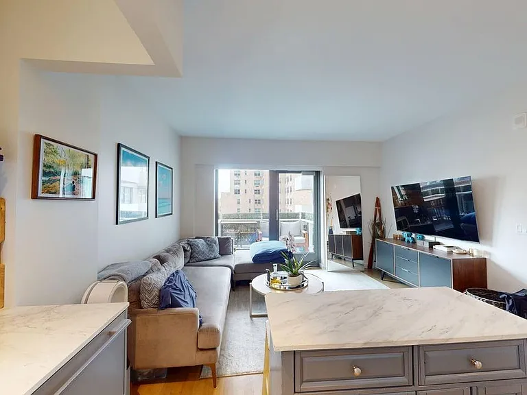 515 E 86th St #809 — Photo 6