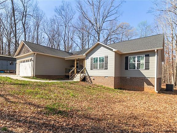 3rd image of 1004 Black Farm Rd