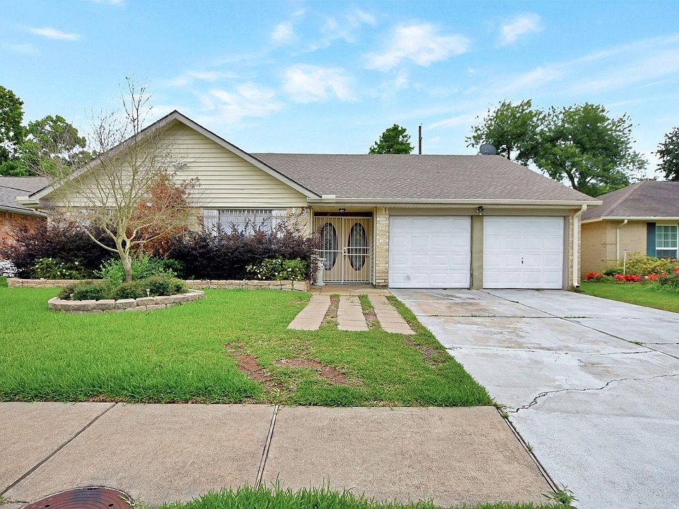 1st image of 15927 Wingdale Dr
