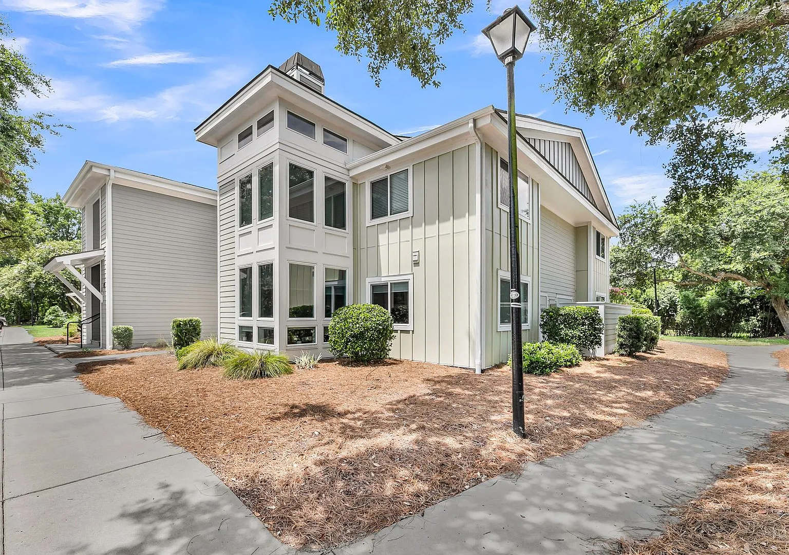 Entire Month Of September Free! Fully Renovated 2br/2ba With Sunroom Minutes From Waterfront Park... — Photo 1