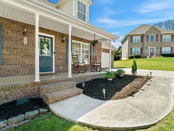 5th image of 100 Yorkwood Ln