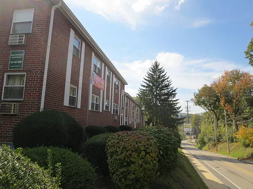 Ravenswood Apartments — Photo 1