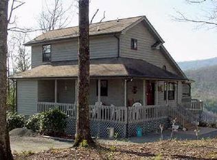 371 Countryside Ln, Hayesville, NC 28904