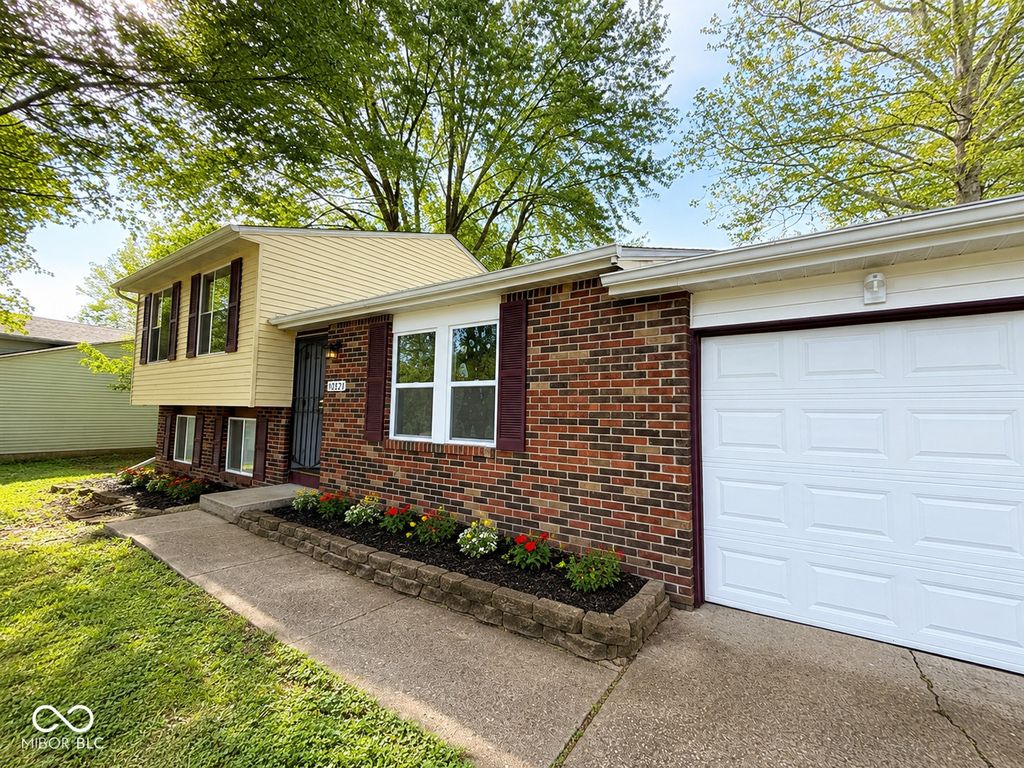 Apartment in Indianapolis, Marion County - View 2