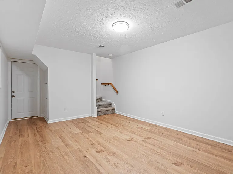 599 Buckingham Ln — Photo 22